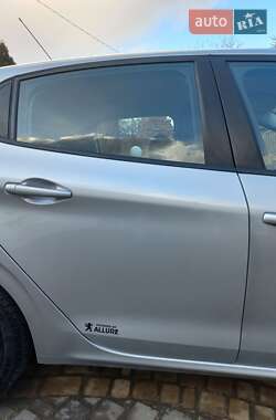 Хетчбек Peugeot 208 2015 в 