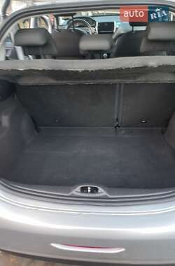 Хетчбек Peugeot 208 2015 в 