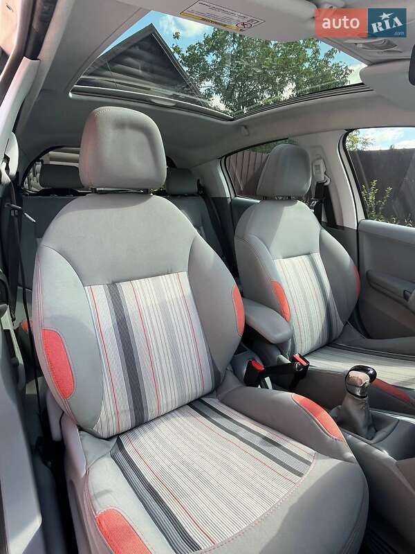 Хетчбек Peugeot 208 2013 в Луцьку