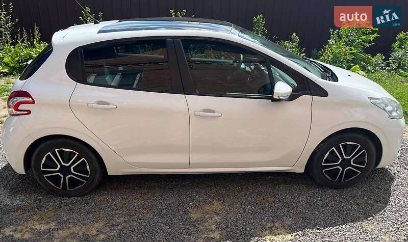 Хетчбек Peugeot 208 2013 в Луцьку