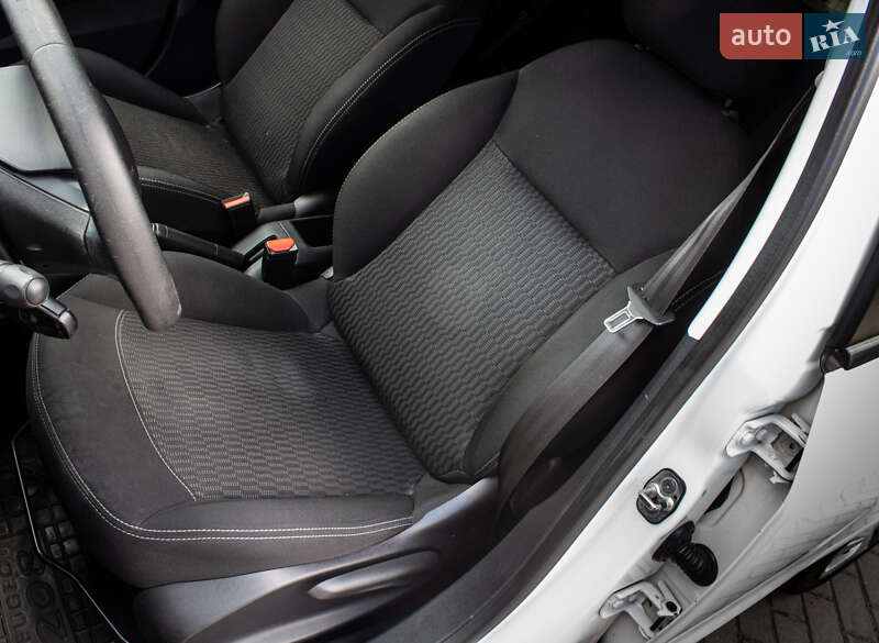 Хэтчбек Peugeot 208 2018 в Львове фото 27 Хэтчбек Peugeot 208 2018 в Львове