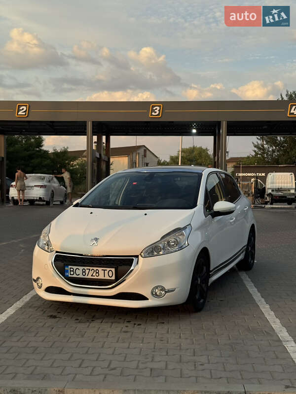 Хэтчбек Peugeot 208 2013 в Виннице