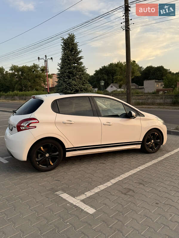 Хэтчбек Peugeot 208 2013 в Виннице