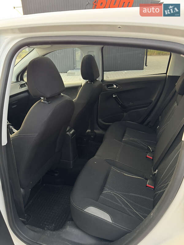Хэтчбек Peugeot 208 2013 в Виннице