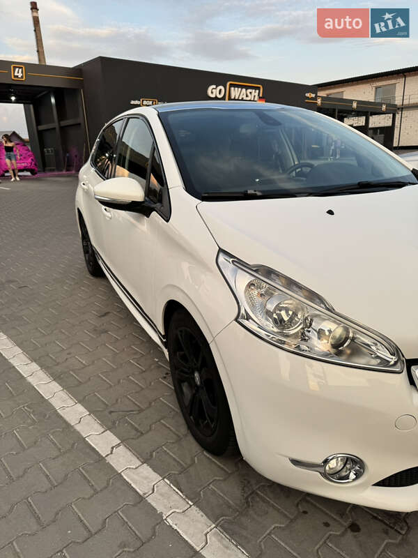 Хэтчбек Peugeot 208 2013 в Виннице