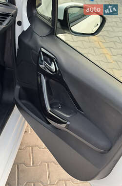 Хэтчбек Peugeot 208 2013 в Виннице