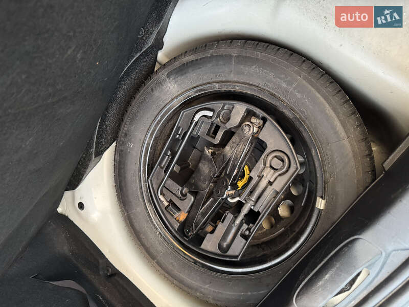 Хэтчбек Peugeot 208 2013 в Виннице