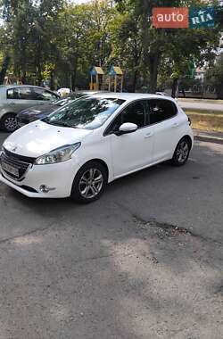 Хэтчбек Peugeot 208 2013 в Киеве