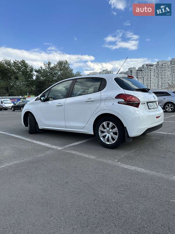 Хэтчбек Peugeot 208 2017 в Киеве