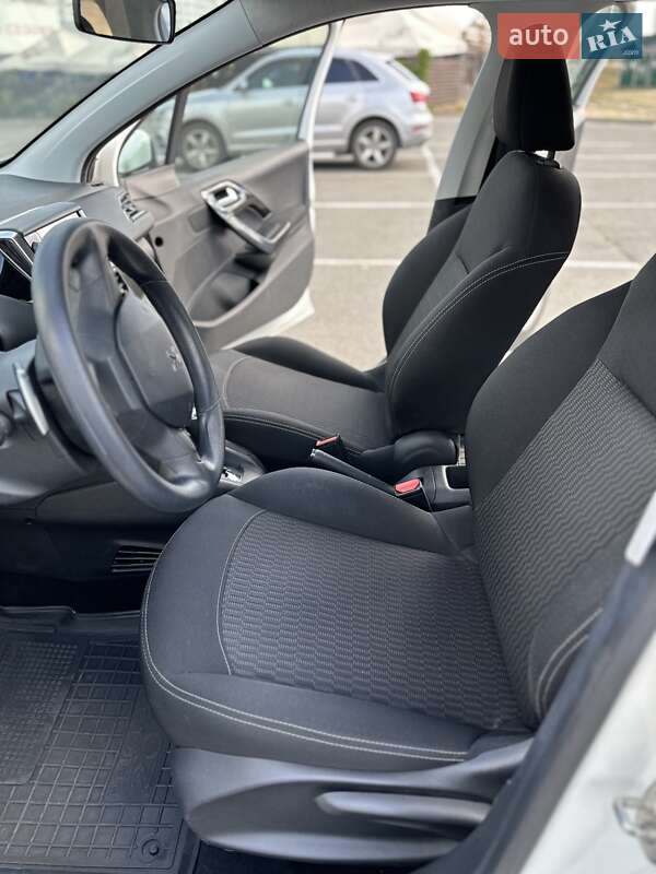 Хэтчбек Peugeot 208 2017 в Киеве