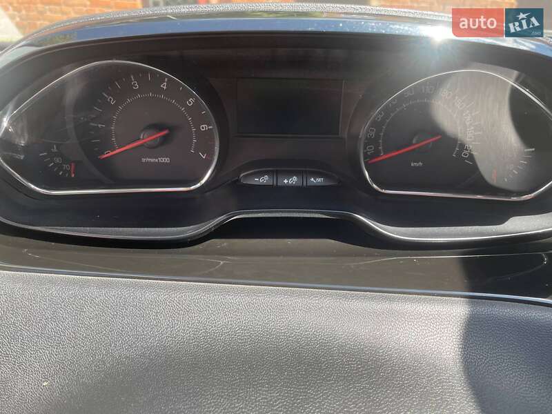 Хетчбек Peugeot 208 2013 в Вінниці