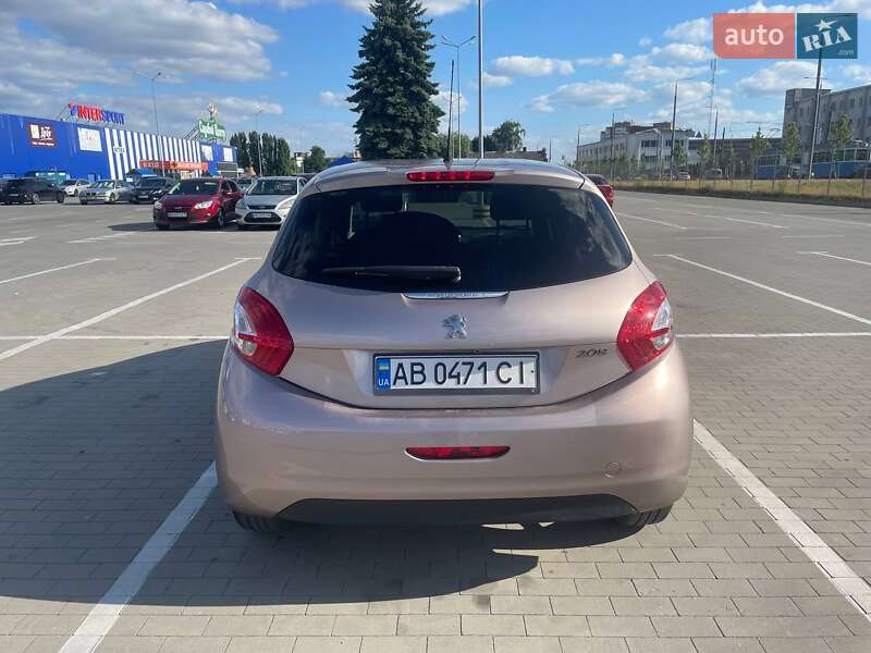 Хетчбек Peugeot 208 2013 в Вінниці
