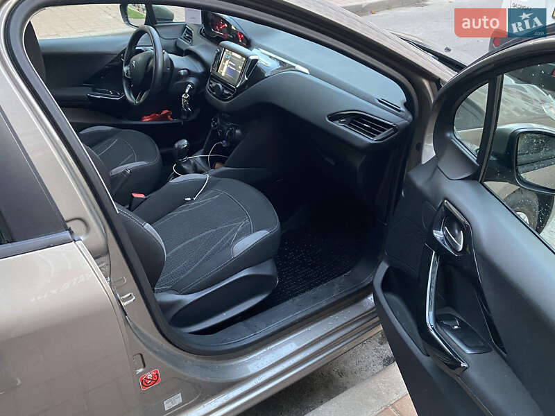 Хэтчбек Peugeot 208 2013 в Киеве