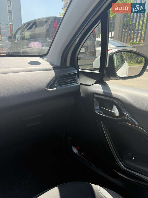 Хэтчбек Peugeot 208 2016 в Львове