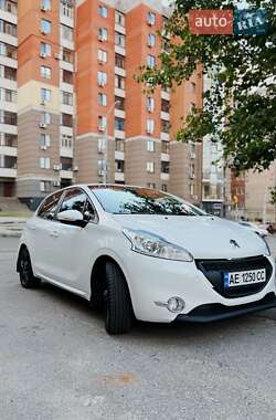 Хэтчбек Peugeot 208 2013 в Днепре
