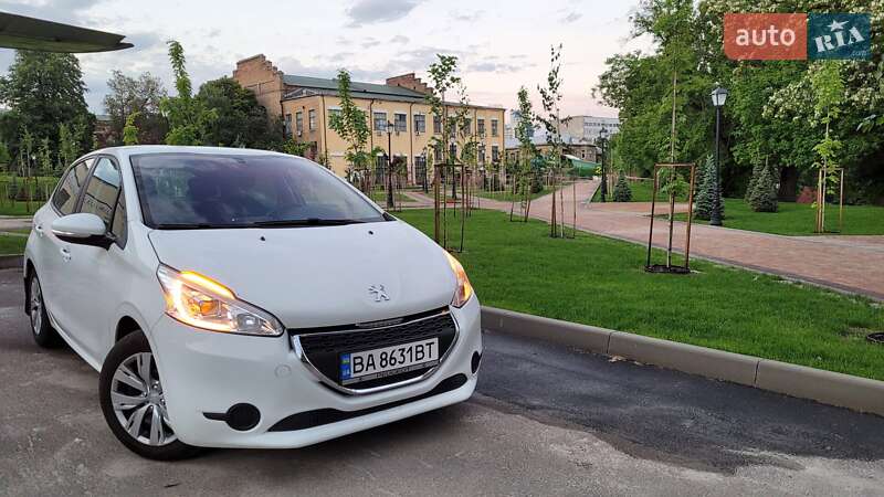 Хэтчбек Peugeot 208 2013 в Киеве фото 2 Хэтчбек Peugeot 208 2013 в Киеве