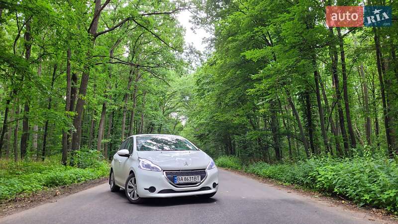 Хэтчбек Peugeot 208 2013 в Киеве фото 11 Хэтчбек Peugeot 208 2013 в Киеве