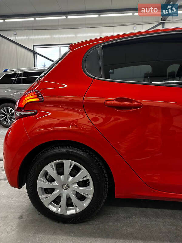 Хетчбек Peugeot 208 2015 в Львові