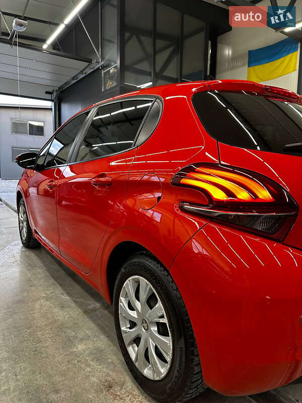 Хетчбек Peugeot 208 2015 в Львові