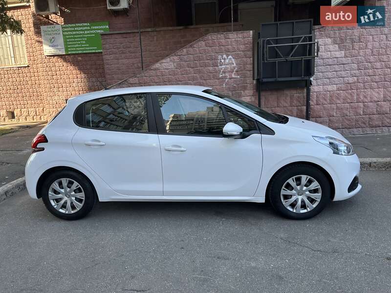 Хэтчбек Peugeot 208 2018 в Киеве