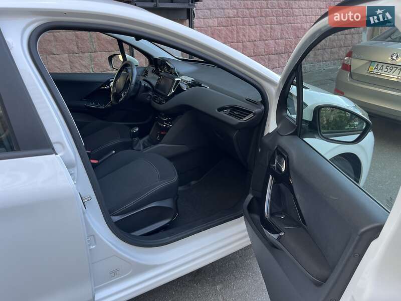 Хэтчбек Peugeot 208 2018 в Киеве
