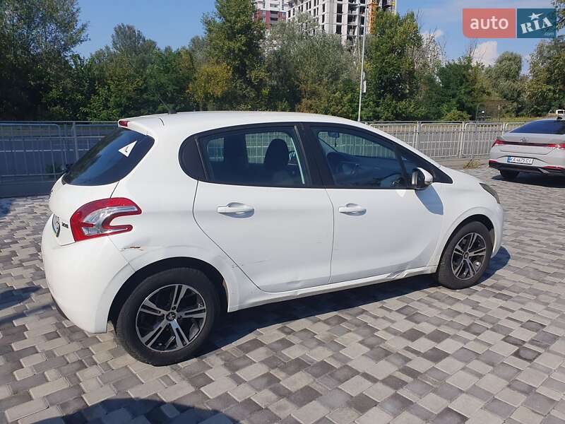 Peugeot 208 2015