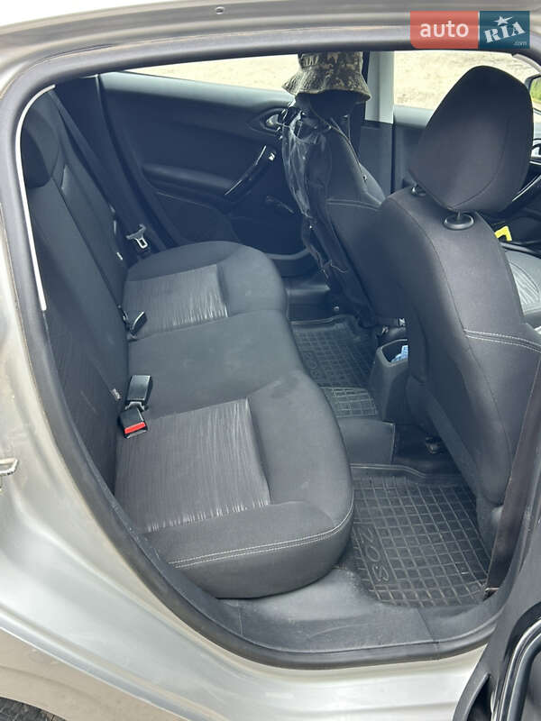 Хетчбек Peugeot 208 2013 в Львові фото 7 Хетчбек Peugeot 208 2013 в Львові