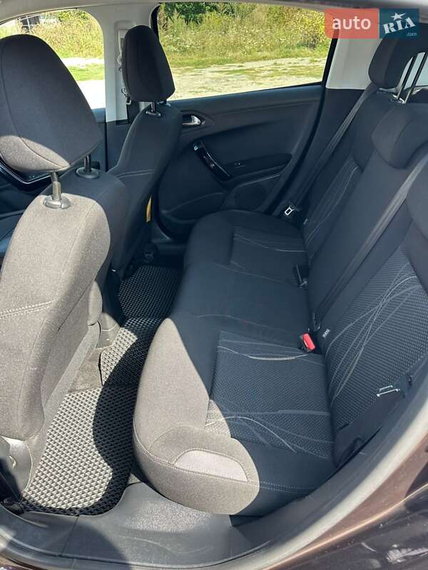 Хетчбек Peugeot 208 2013 в Києві