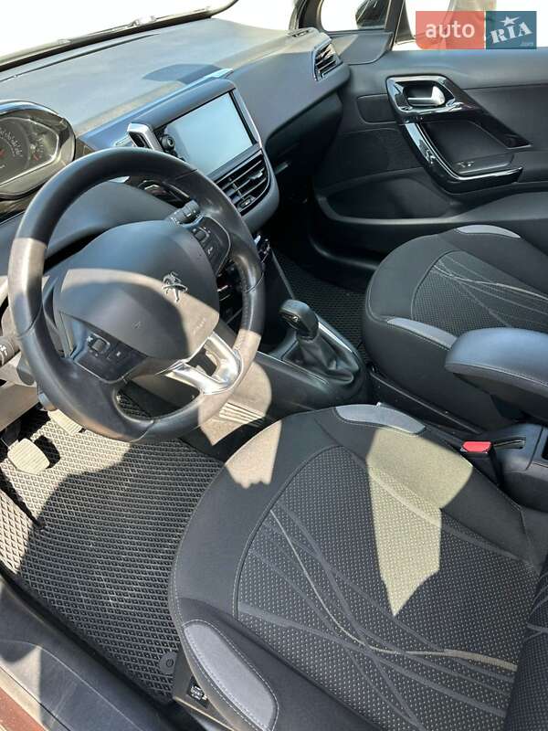 Хетчбек Peugeot 208 2013 в Києві