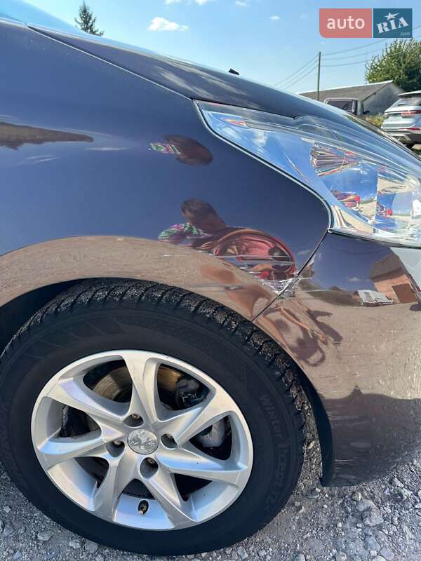 Хетчбек Peugeot 208 2013 в Києві