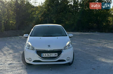 Хэтчбек Peugeot 208 2014 в Вольнянске