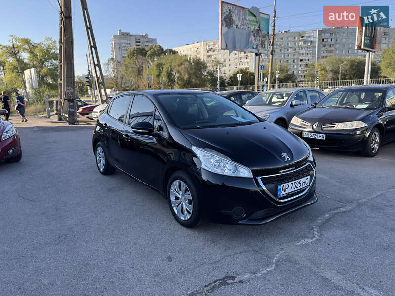 Хетчбек Peugeot 208 2013 в Запоріжжі