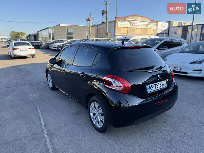 Хетчбек Peugeot 208 2013 в Запоріжжі
