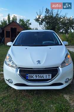 Хэтчбек Peugeot 208 2013 в Костополе