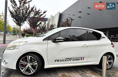Хетчбек Peugeot 208 2013 в 