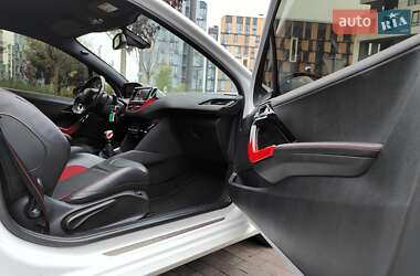 Хетчбек Peugeot 208 2013 в 