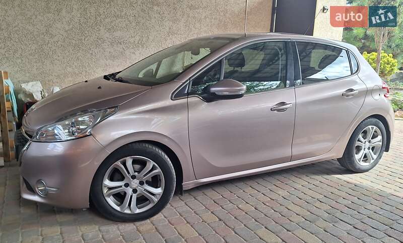 Peugeot 208 2013