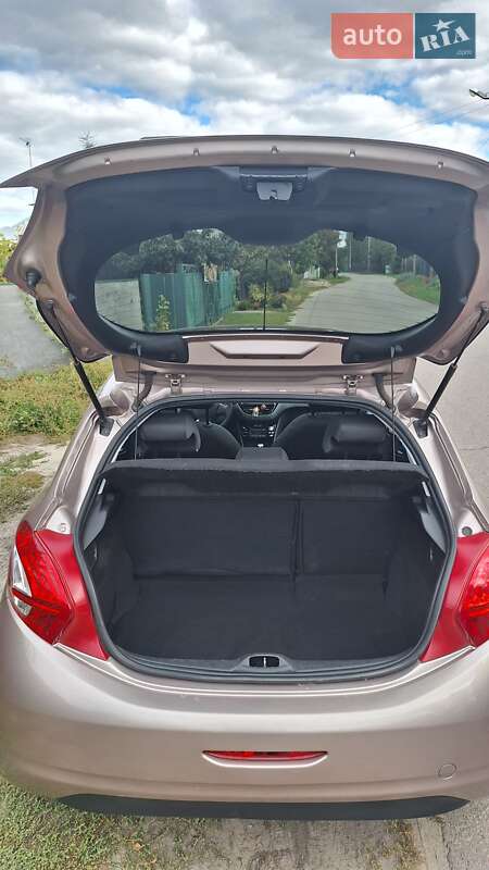 Хэтчбек Peugeot 208 2013 в Полтаве