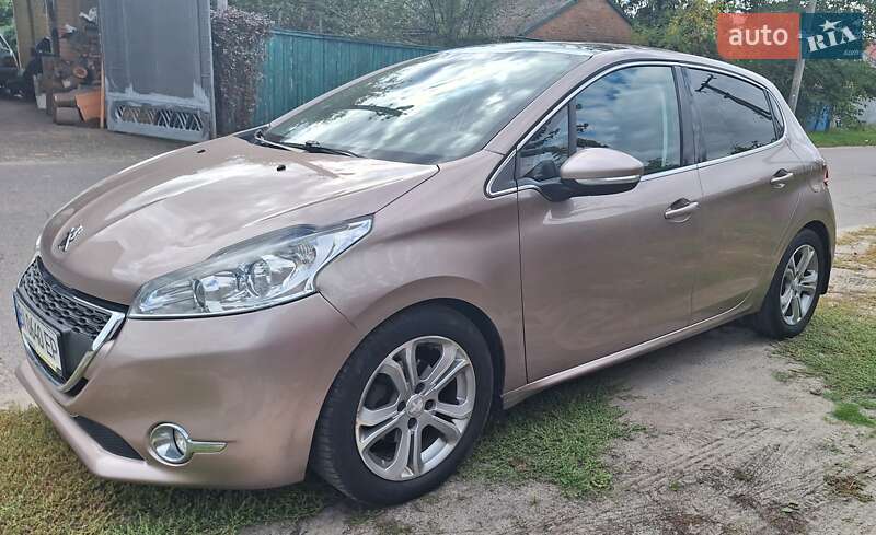 Хэтчбек Peugeot 208 2013 в Полтаве