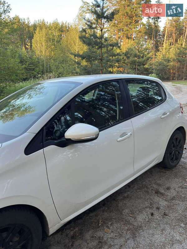 Хэтчбек Peugeot 208 2013 в Харькове