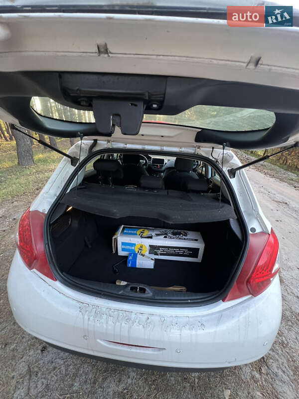 Хэтчбек Peugeot 208 2013 в Харькове