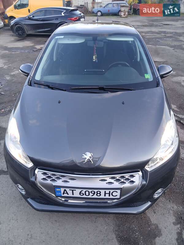 Хэтчбек Peugeot 208 2013 в Калуше