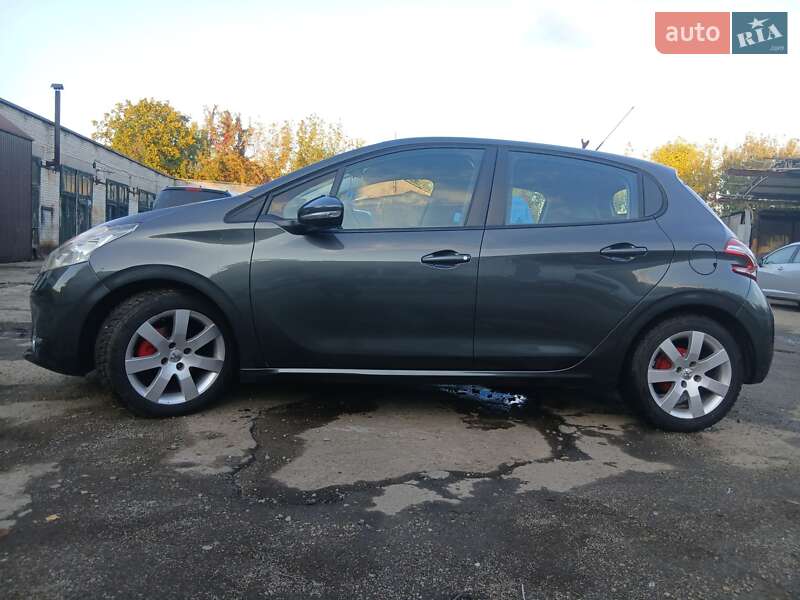 Хэтчбек Peugeot 208 2013 в Калуше