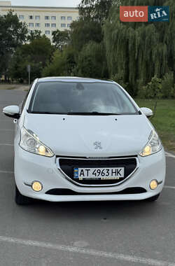 Хэтчбек Peugeot 208 2014 в Ивано-Франковске