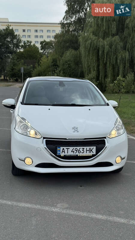 Peugeot 208 2014