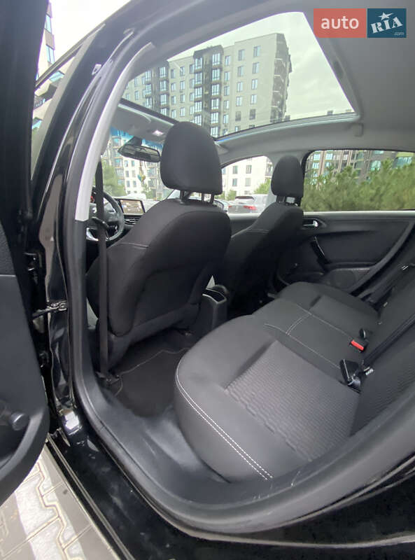 Хэтчбек Peugeot 208 2015 в Киеве фото 12 Хэтчбек Peugeot 208 2015 в Киеве