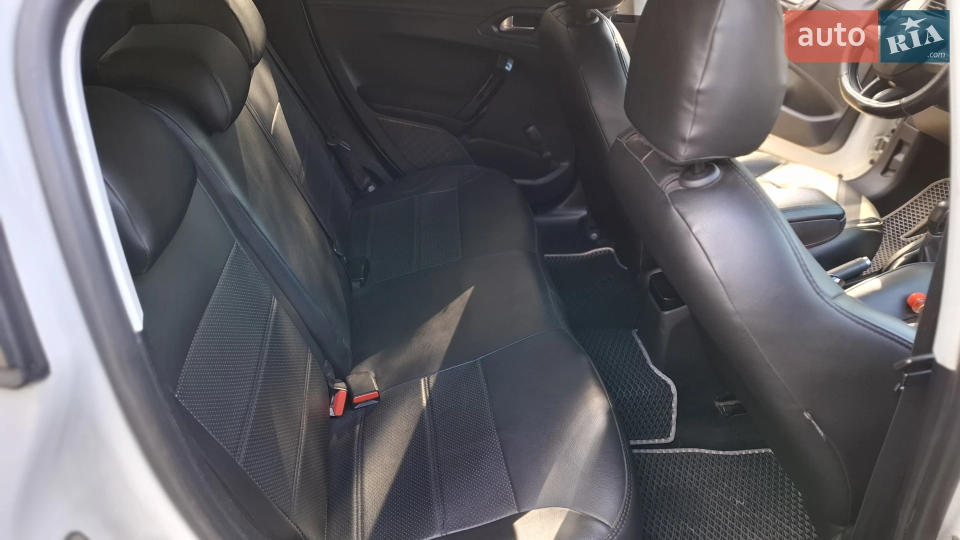 2012 Peugeot 208 - мініатюра 16