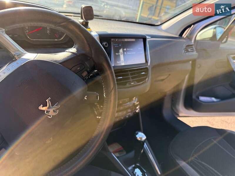 Хэтчбек Peugeot 208 2013 в Киеве