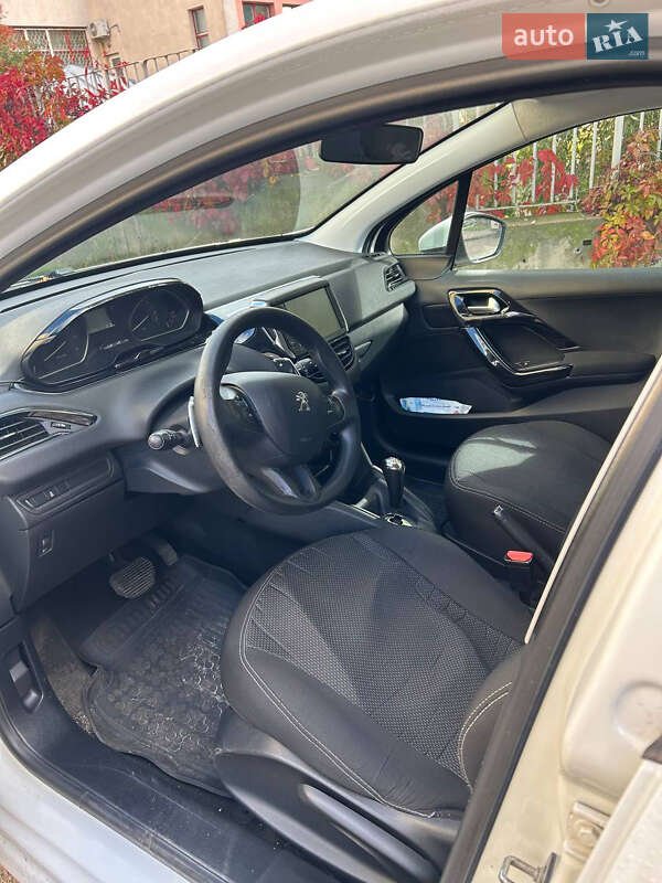 Хэтчбек Peugeot 208 2016 в Киеве фото 7 Хэтчбек Peugeot 208 2016 в Киеве