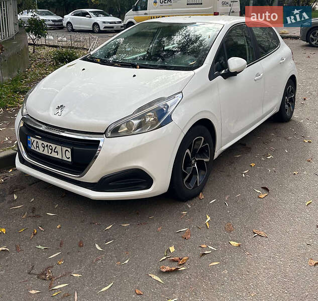 Хэтчбек Peugeot 208 2016 в Киеве фото Хэтчбек Peugeot 208 2016 в Киеве